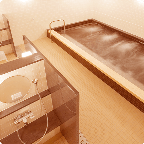 汗を流した後は本格スパでリラックス